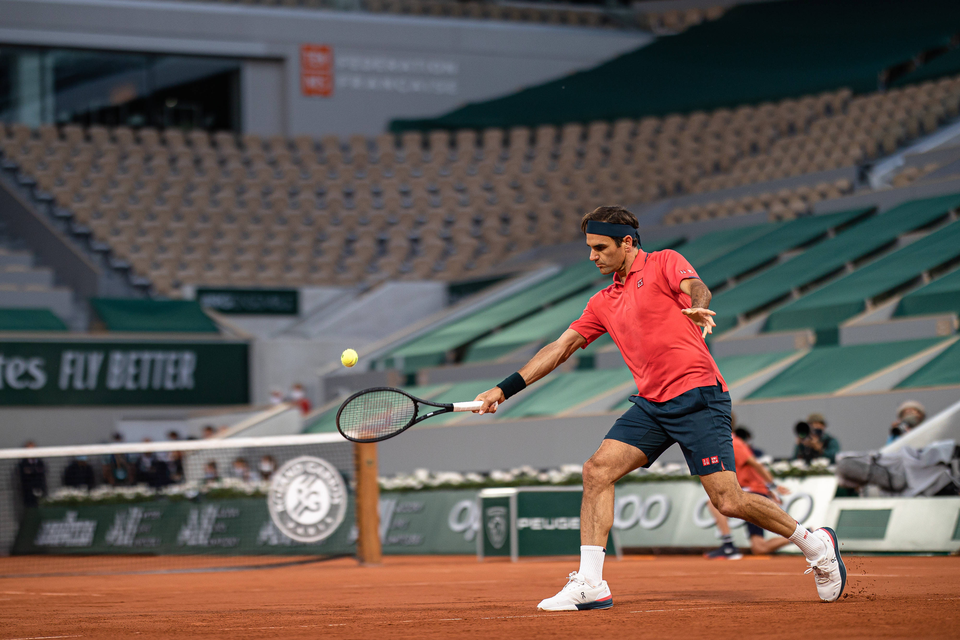 包含日本网球队横扫英国网球队，费德勒打破历史纪录的词条