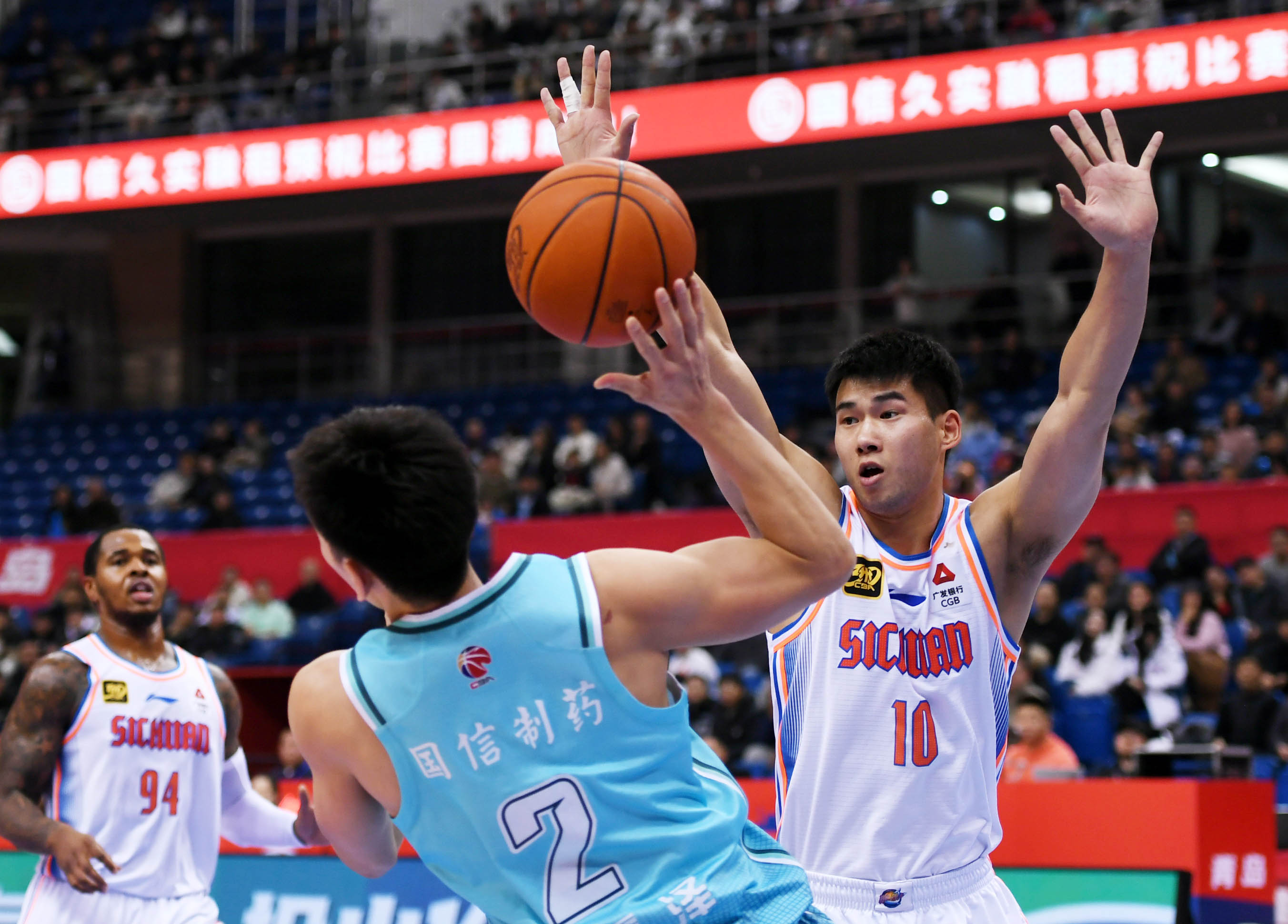 青岛队鏖战浙江队，布克扛起全队的简单介绍