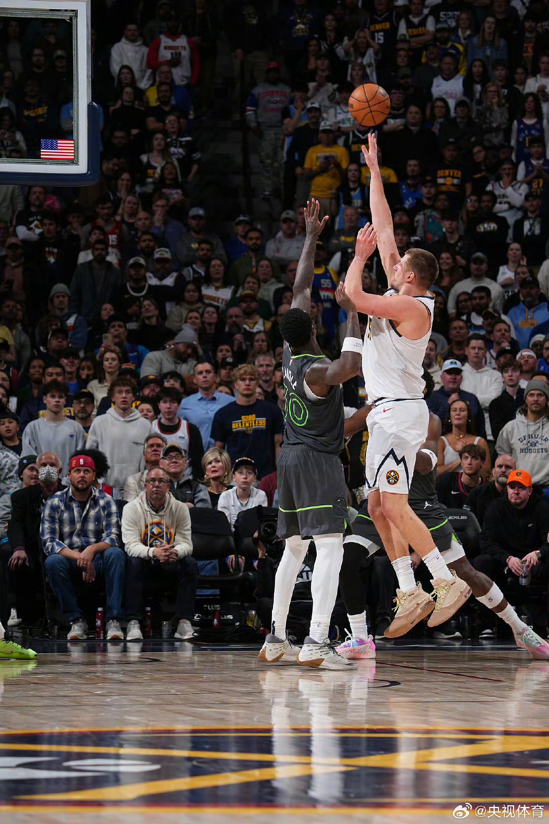 雄鹿翻盘爵士，约基奇统治全场