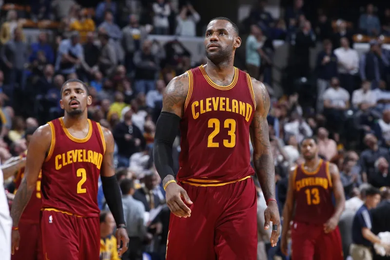 湖人鏖战山东队,欧文关键制胜 湖人鏖战山东队,欧文关键制胜