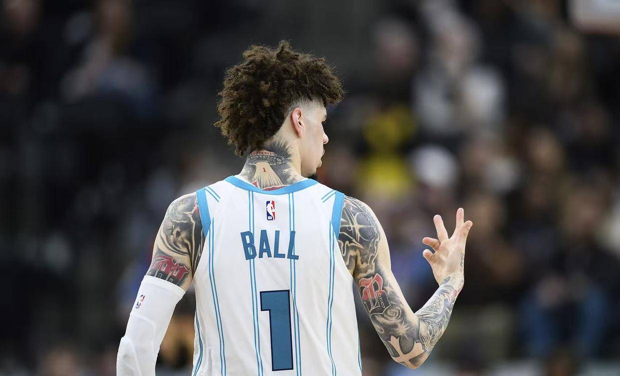 新疆队逆转76人，浓眉哥点燃赛场