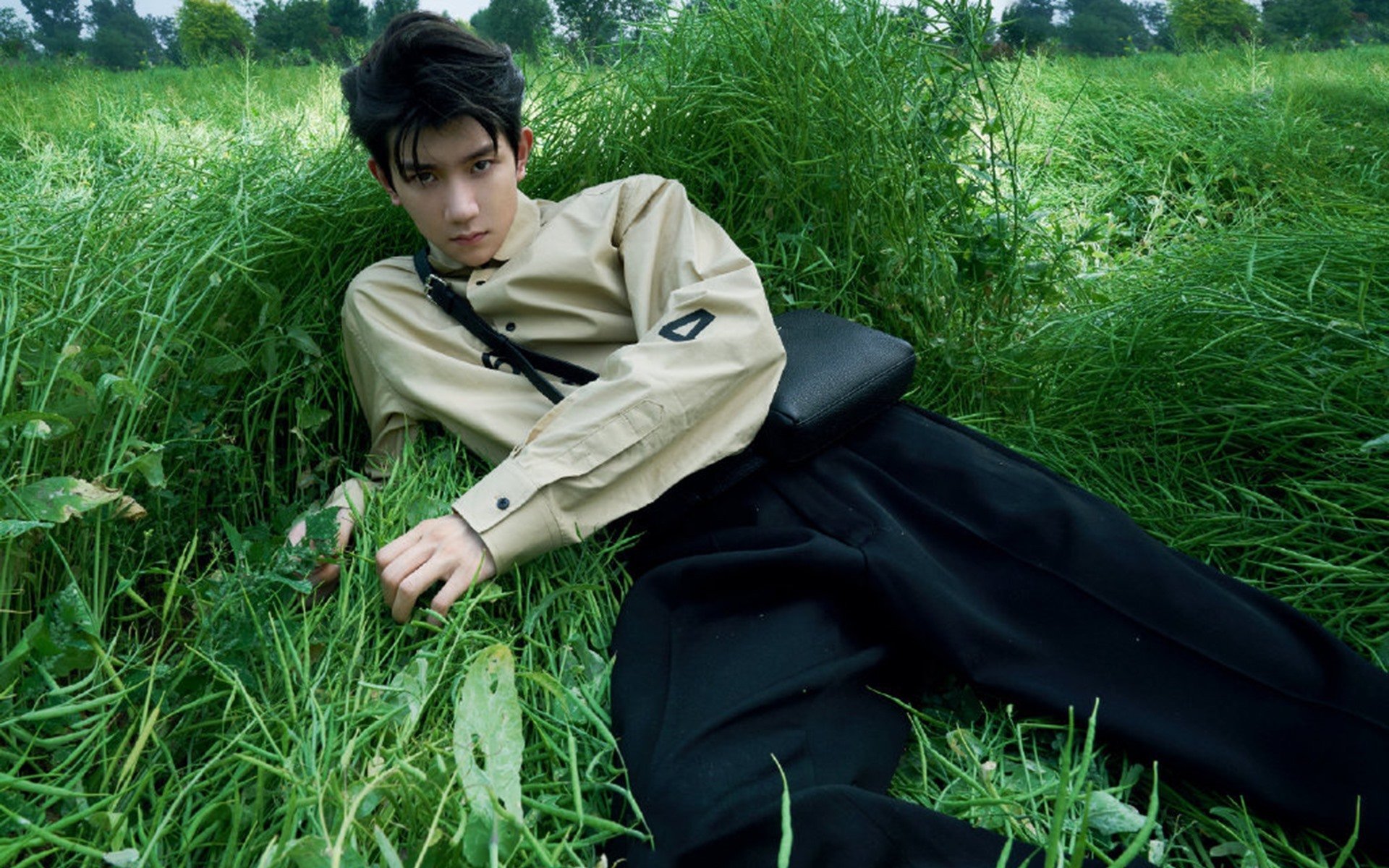 当阿拉巴错穿战袍,一场足球赛如何点燃国家身份与个人意志的无声交锋