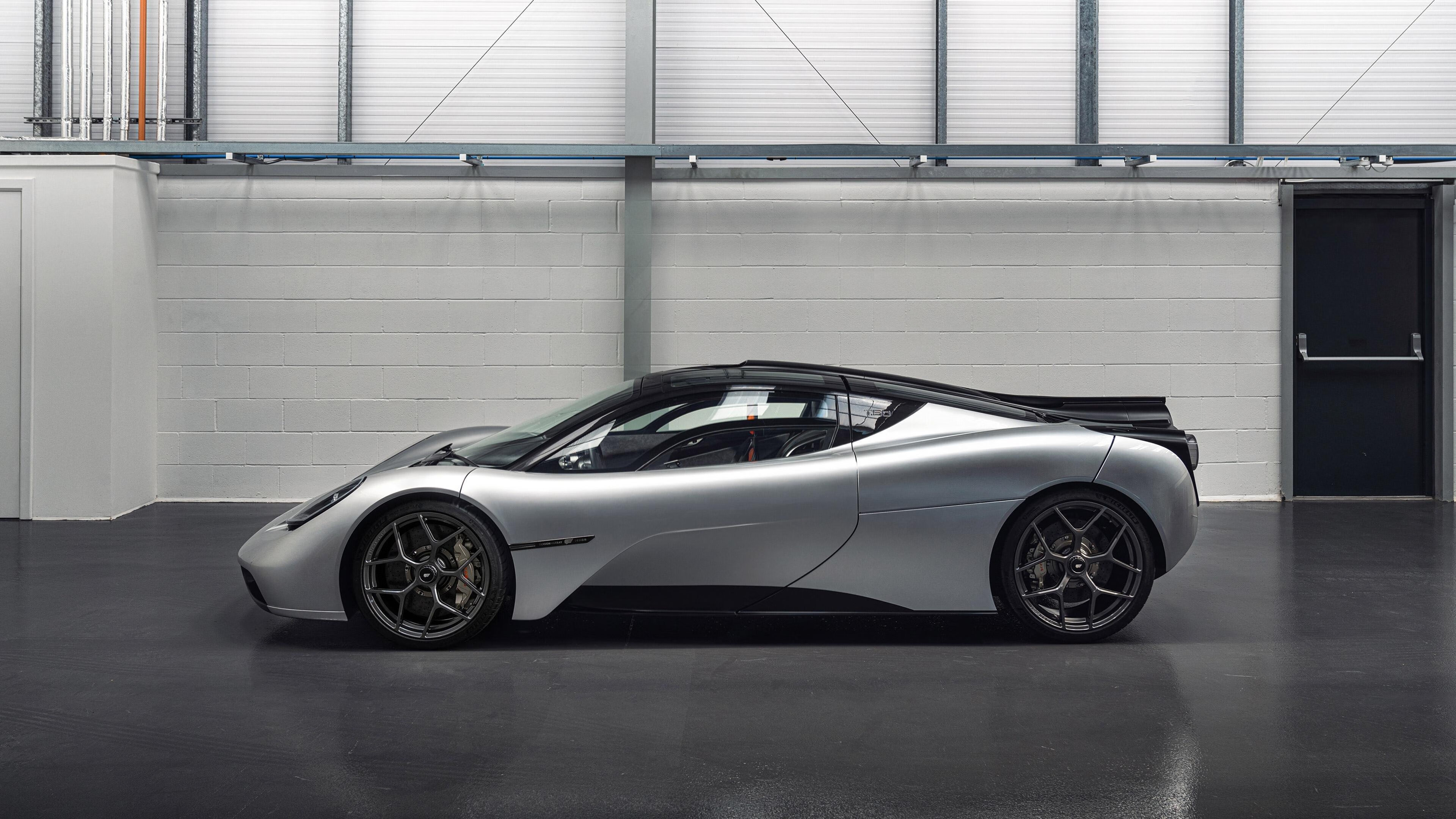 一记世纪弧线，戈麦斯如何用左脚写下欧冠的独一诗篇