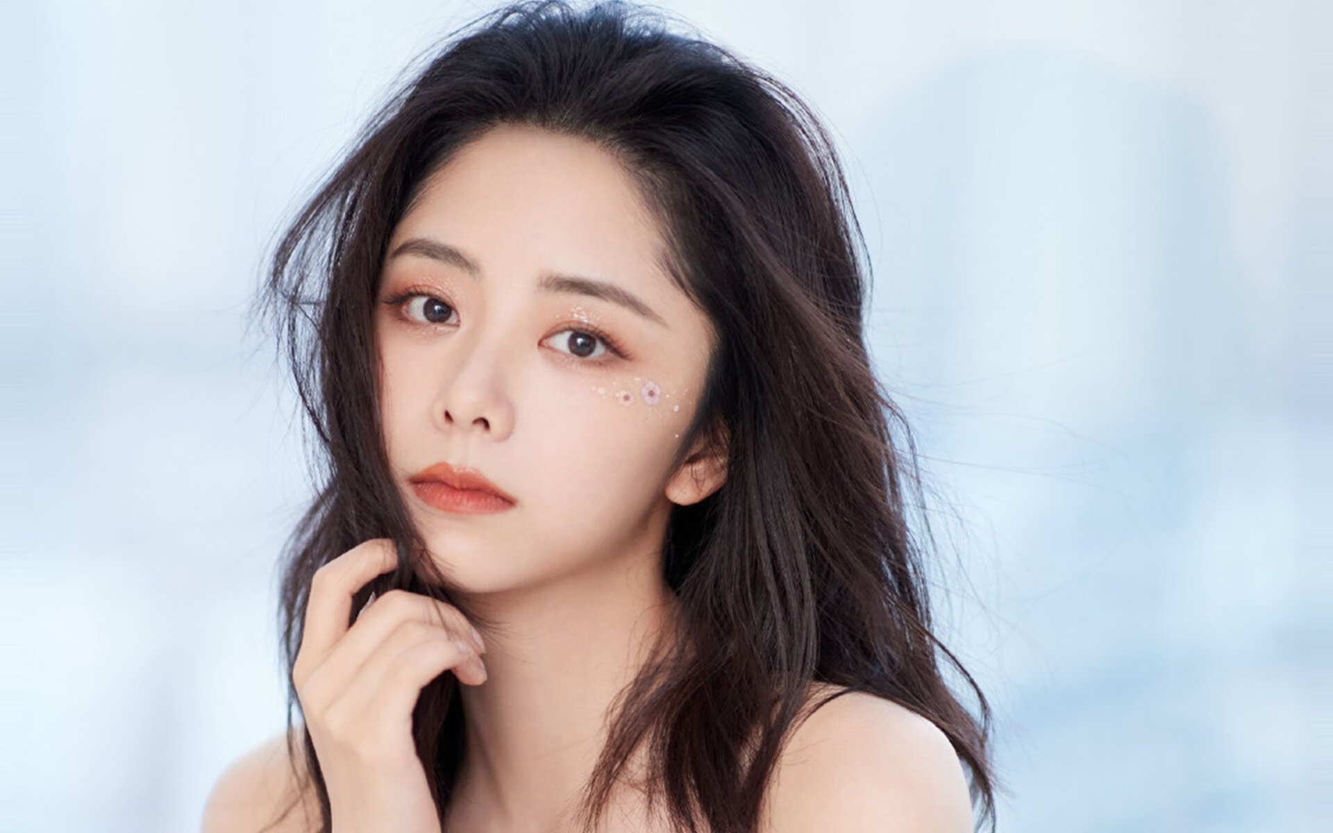 F1街道赛焦点战，公牛车队压哨绝杀猛龙，演绎速度与策略的终极对决